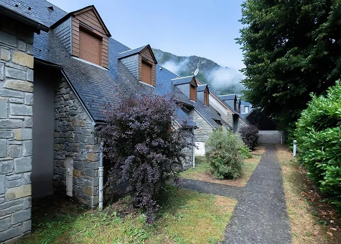 Maison Au Centre, 4 Pers, Parking, Animaux, Pres Du Telepherique - Fr-1-296-437 *